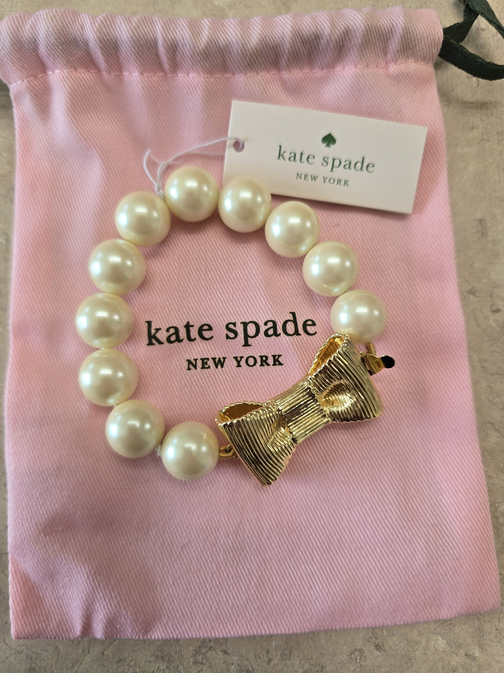 💥BNWT💥 kate spade Pearl Stretch Bracelet with Gold Bow Charm - Cream & Gold